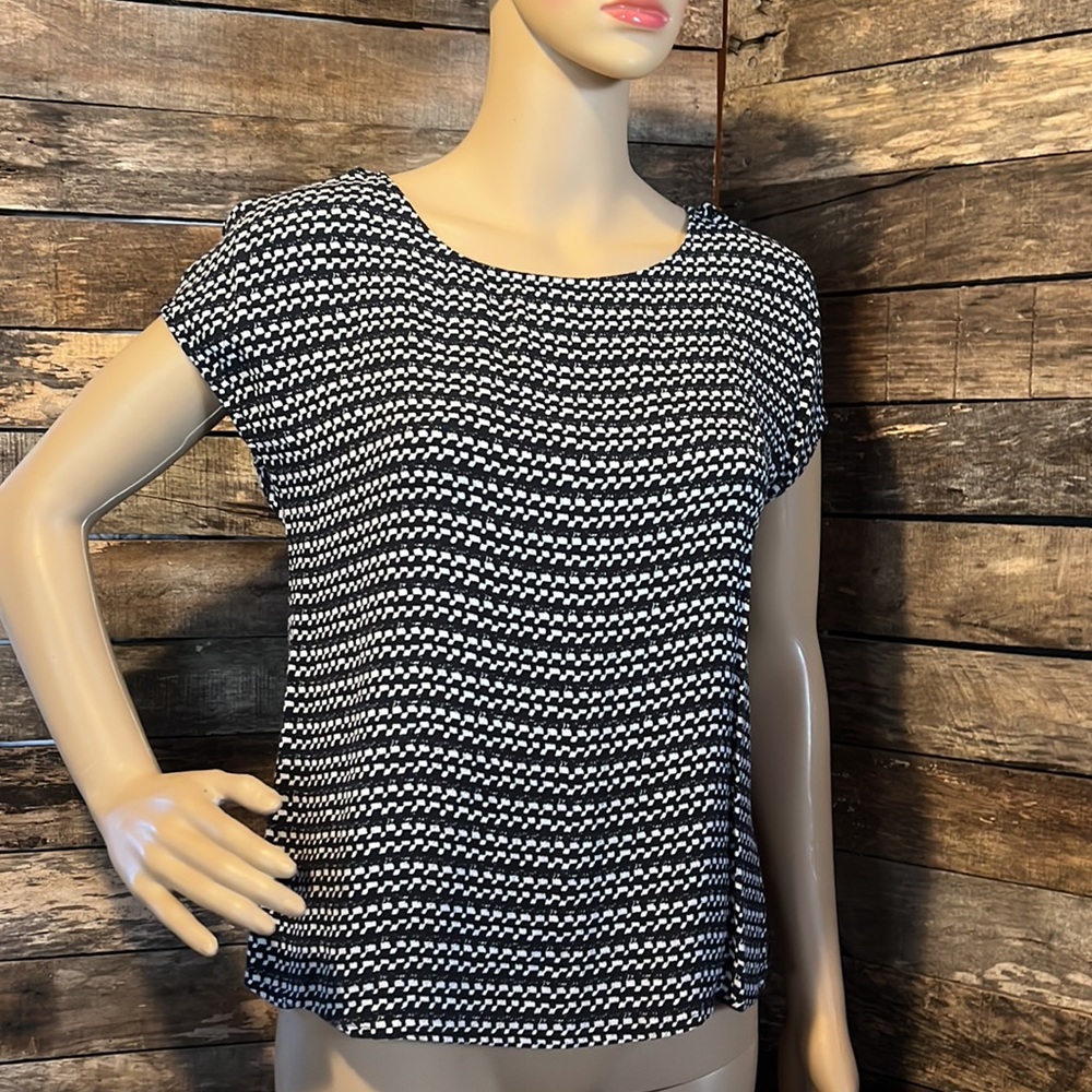 ☀️ 3 For $15 Black and White Patterned Women's Top